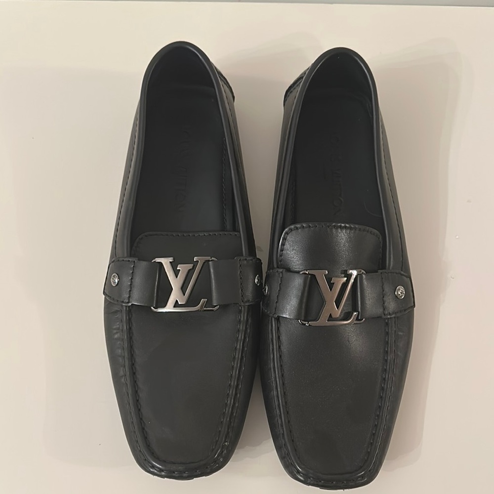 LOUIS VUITTON Men Black Loafers